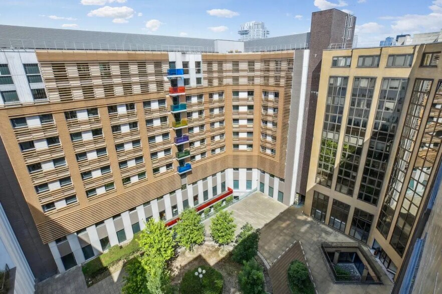 41 Rue Des Trois Fontanot, Nanterre à louer - Photo de l’immeuble – Image 3 sur 4