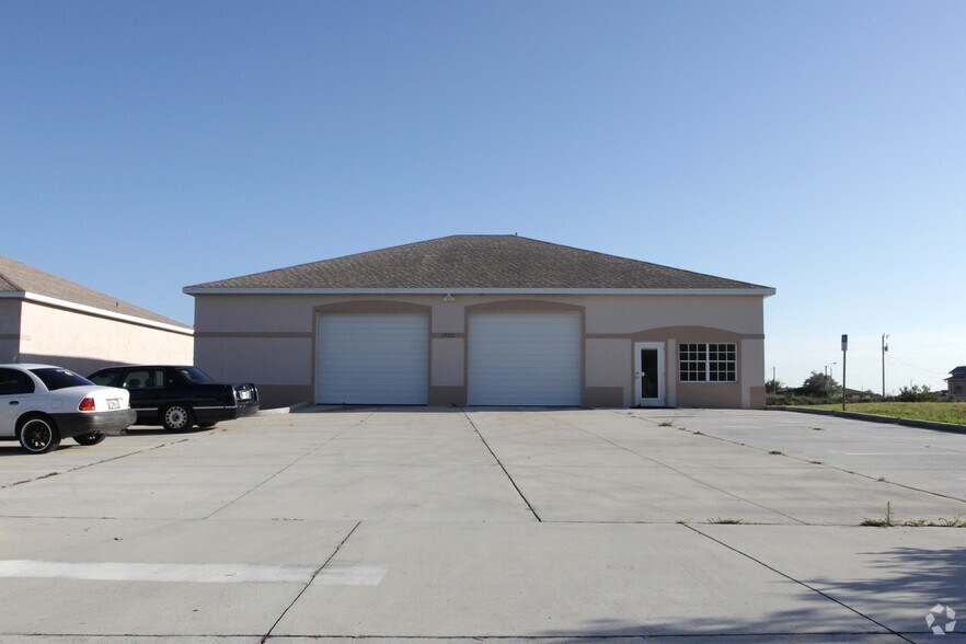 1723 NE 10th Ter, Cape Coral, FL à vendre - Photo de l’immeuble – Image 3 sur 10