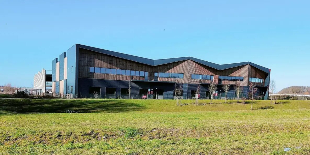 Local d'activités dans Moissy-Cramayel à vendre Photo de l’immeuble– Image 1 sur 6