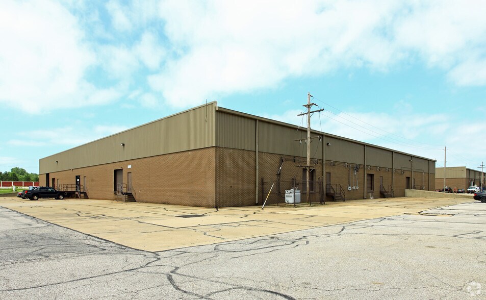 7710-7722 Tyler Blvd, Mentor, OH à louer - Photo de l’immeuble – Image 3 sur 12