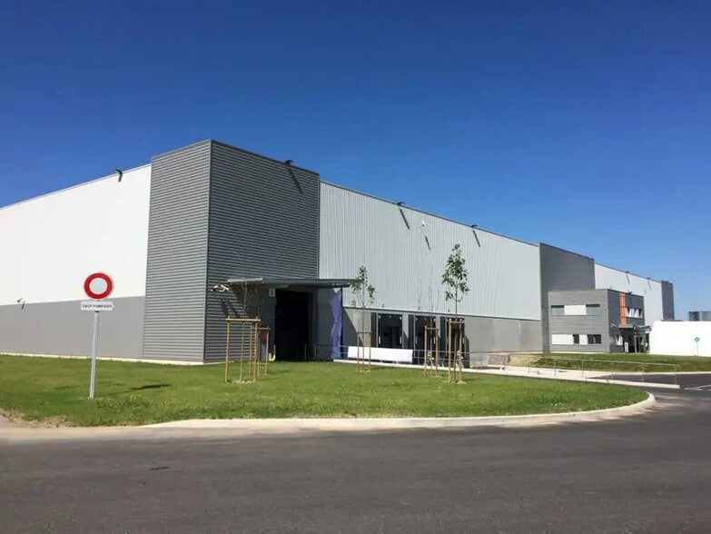 Industriel/Logistique dans Montbeugny à vendre - Photo de l’immeuble – Image 1 sur 7