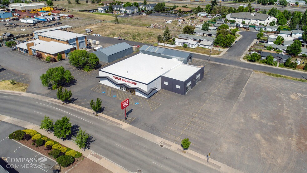 798 NW 5th St, Redmond, OR à vendre - Photo de l’immeuble – Image 2 sur 14