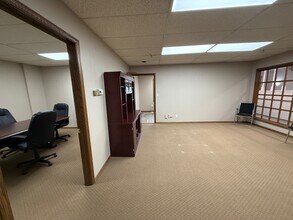 W62N244 Washington Ave, Cedarburg, WI à louer Photo intérieure– Image 2 sur 3