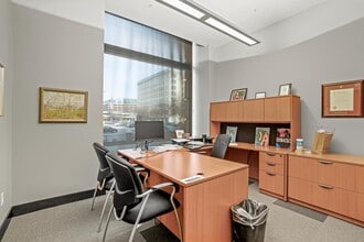 135 W Wells St, Milwaukee, WI à louer Photo intérieure– Image 1 sur 1