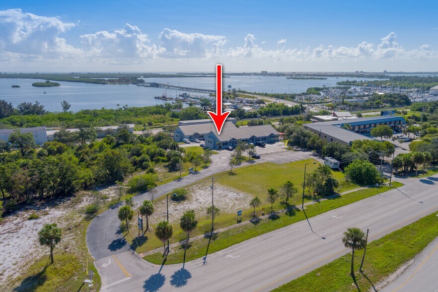 2250-2296 N US Highway 1, Fort Pierce, FL à louer - Photo de l’immeuble – Image 2 sur 3