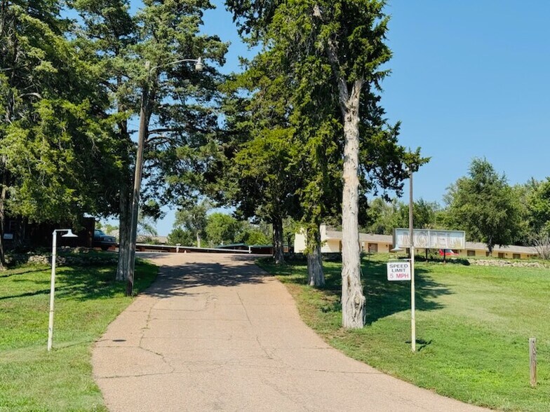 1401 E C St, McCook, NE à vendre - Photo de l’immeuble – Image 2 sur 31