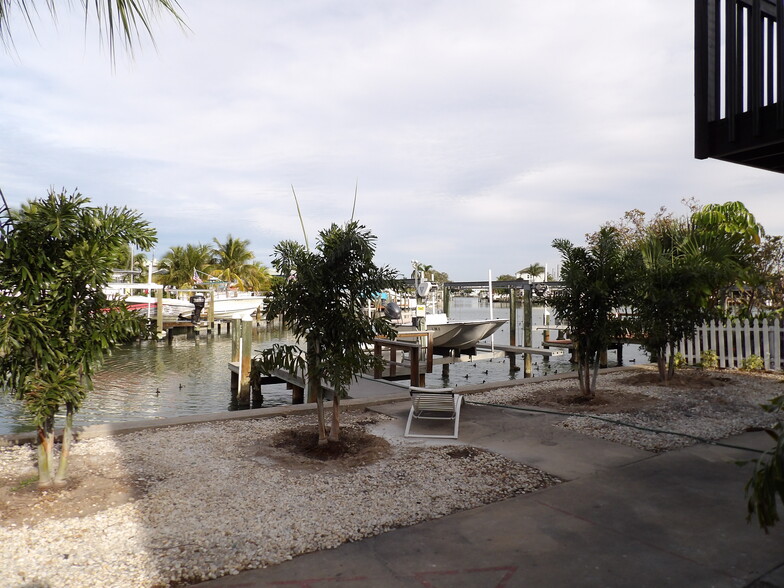 14975 1st St E, Madeira Beach, FL à vendre - Photo de l’immeuble – Image 2 sur 19