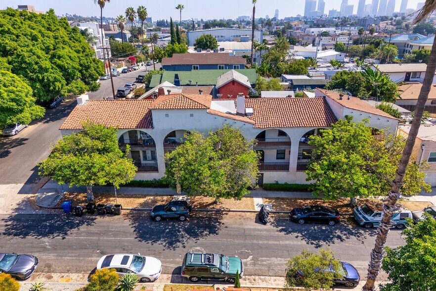 230-240 N Reno St, Los Angeles, CA à vendre - Photo de l’immeuble – Image 3 sur 29