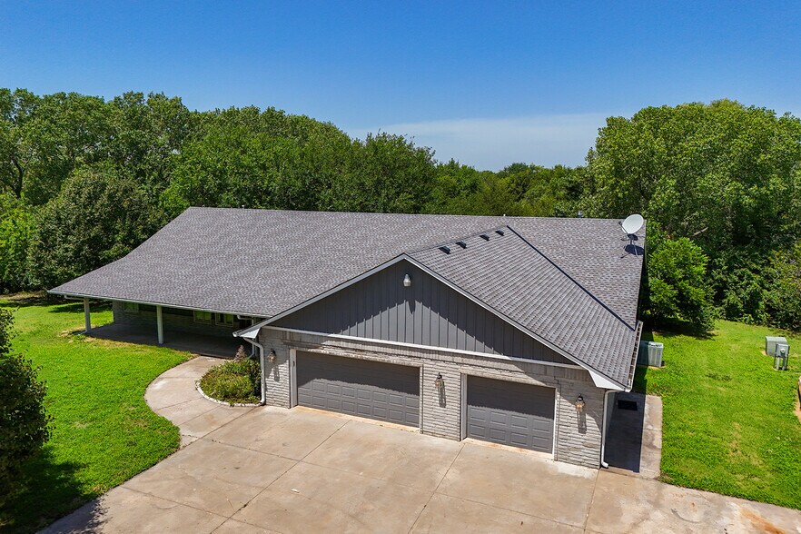 12919 W MacArthur Rd, Wichita, KS à vendre - Photo de l’immeuble – Image 3 sur 90