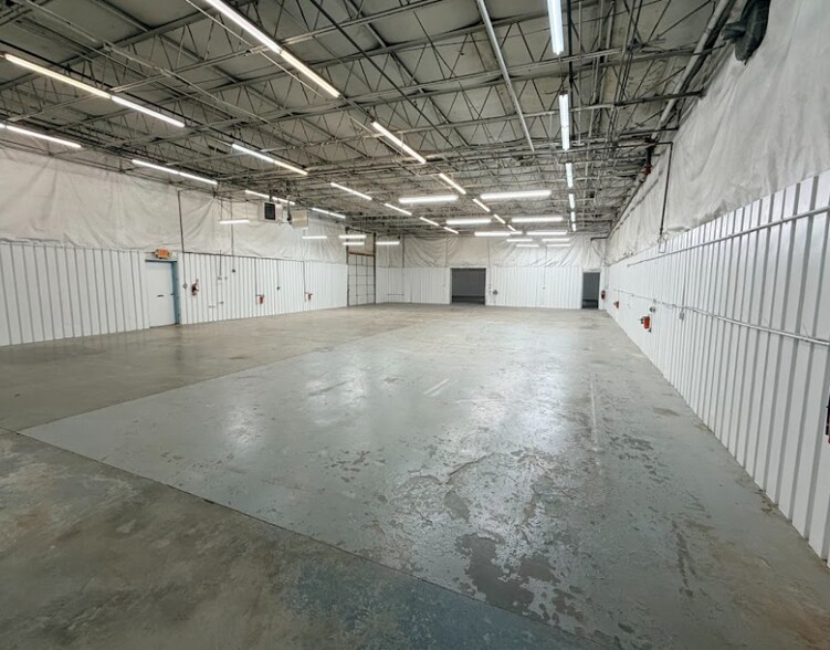 9046 Goldpark Dr, Hamilton, OH à louer - Photo de l’immeuble – Image 3 sur 11