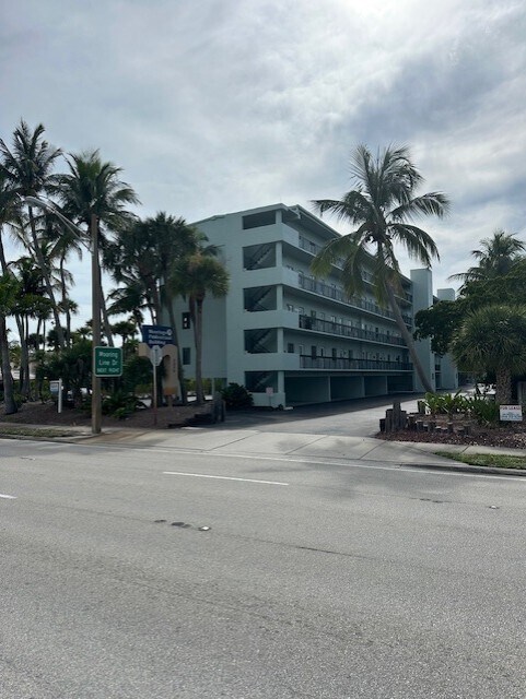 2335 Tamiami Trl N, Naples, FL à louer Photo de l’immeuble– Image 1 sur 5