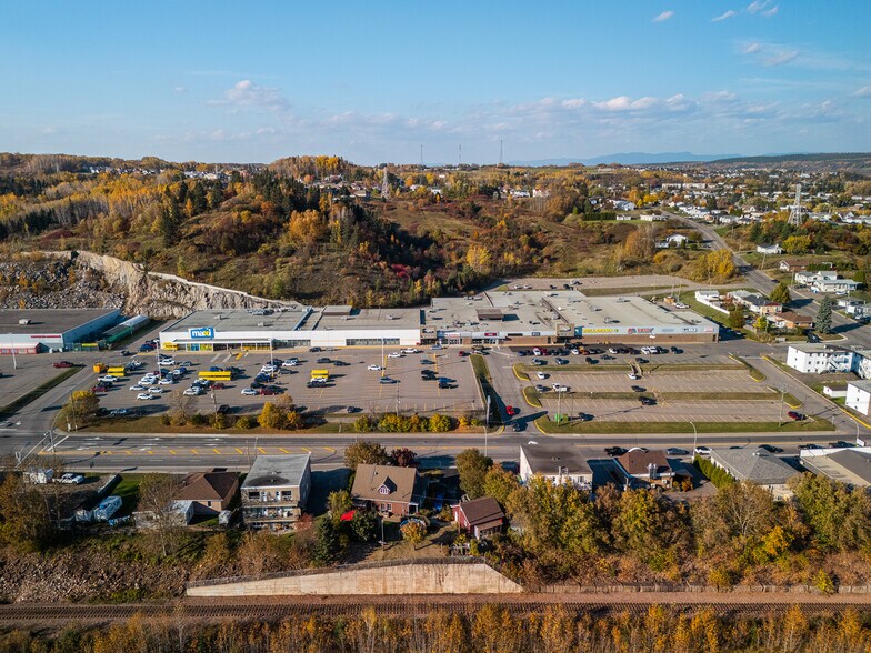 2100 Rue Bagot, La Baie, QC à louer - Aérien – Image 2 sur 7