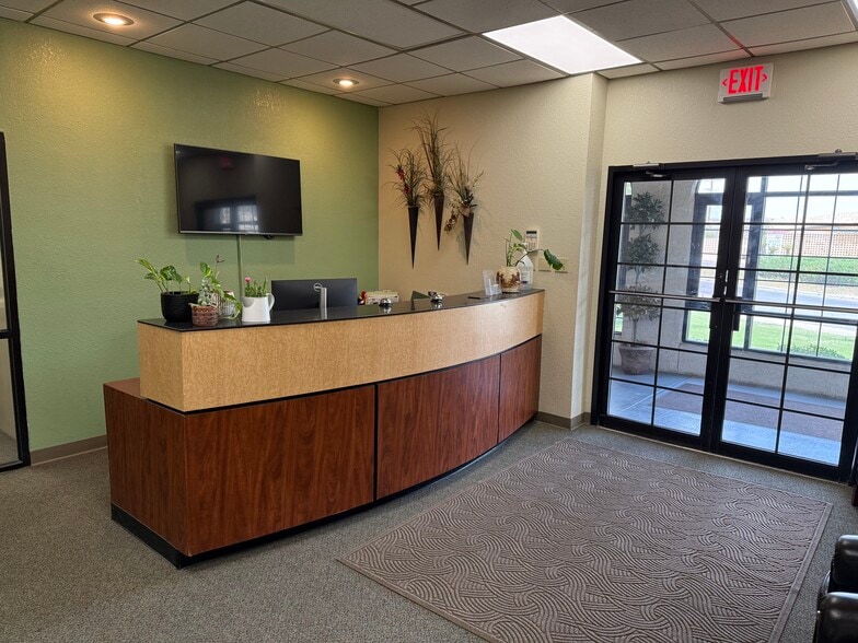 404 Executive Center Blvd, El Paso, TX à louer - Photo de l’immeuble – Image 2 sur 12