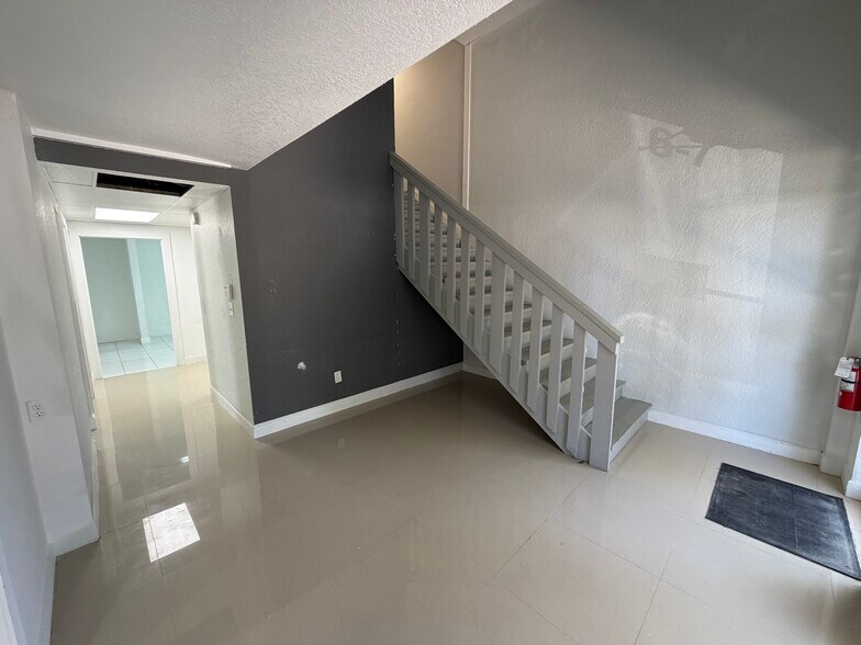 500 W Commerce Way W, Jupiter, FL à louer - Photo de l’immeuble – Image 2 sur 14