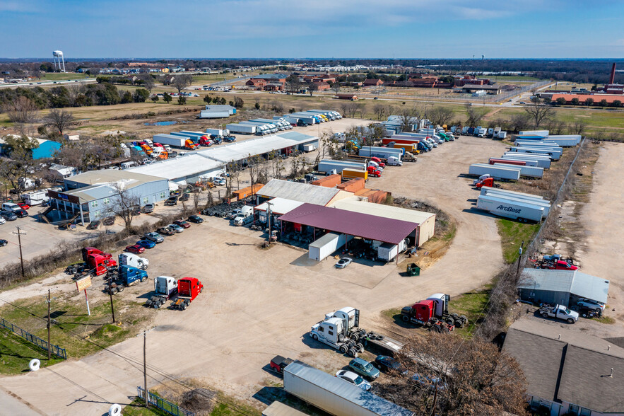 305 W Simonds Rd, Seagoville, TX à louer - Photo de l’immeuble – Image 2 sur 16