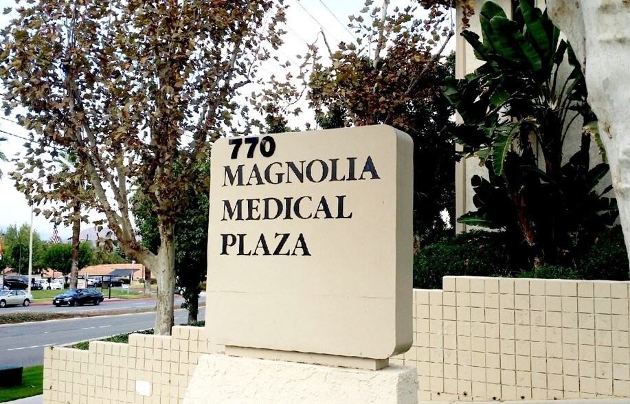 770 Magnolia Ave, Corona, CA à louer - Photo de l’immeuble – Image 3 sur 10