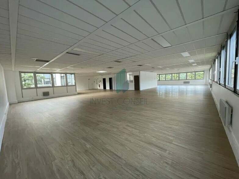 Local d’activités dans Gennevilliers à louer - Photo de l’immeuble – Image 2 sur 8