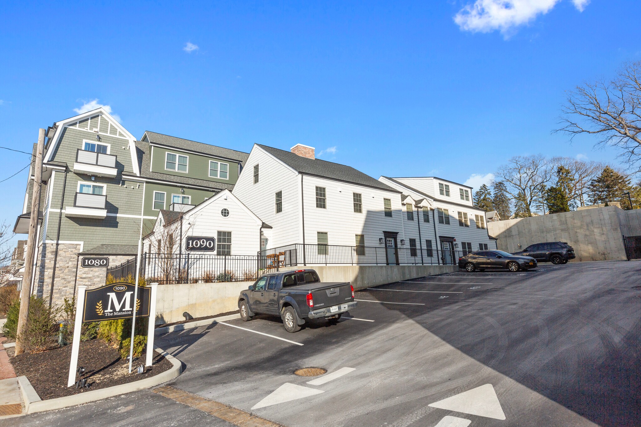 1090 New York Ave, Huntington Station, NY à vendre Photo de l’immeuble– Image 1 sur 15