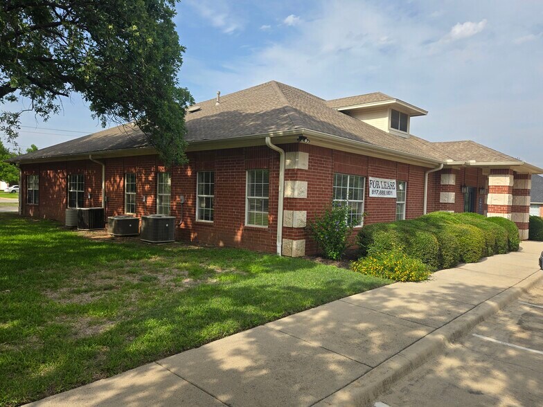 9289 Huntington Sq, North Richland Hills, TX à louer - Photo de l’immeuble – Image 2 sur 9