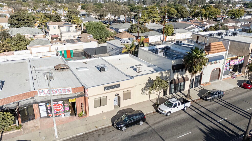 5827 E Beverly Blvd, Los Angeles, CA à louer - Photo de l’immeuble – Image 2 sur 18