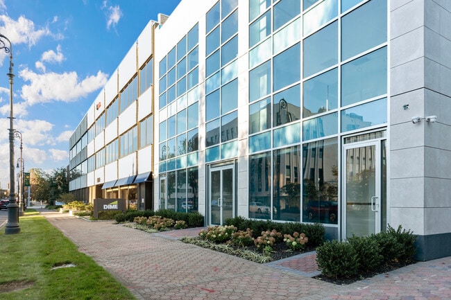 Plus de détails pour 1051 Franklin Ave, Garden City, NY - Bureau à louer