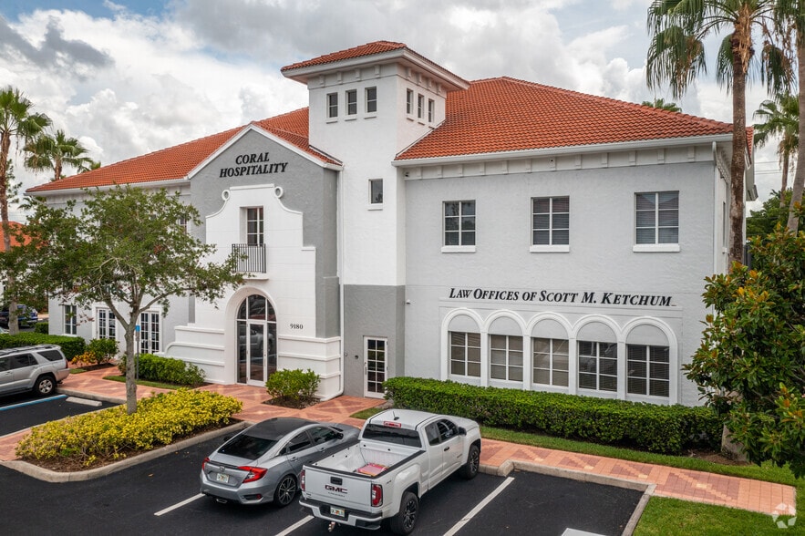 9180 Galleria Ct, Naples, FL à louer - Photo principale – Image 1 sur 5