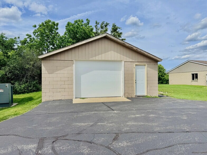 S66W19444 Tans Dr, Muskego, WI à vendre - Photo de l’immeuble – Image 3 sur 7