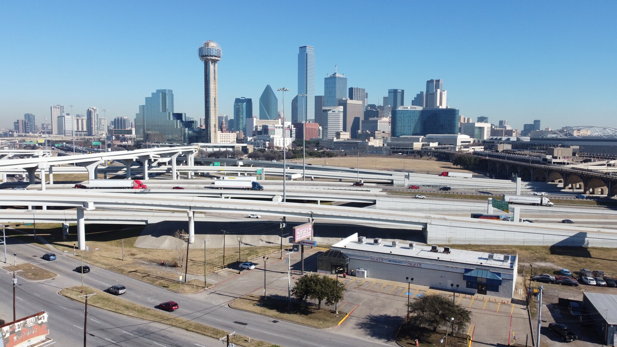 518 S Riverfront Blvd, Dallas, TX à louer Photo de l’immeuble– Image 1 sur 3