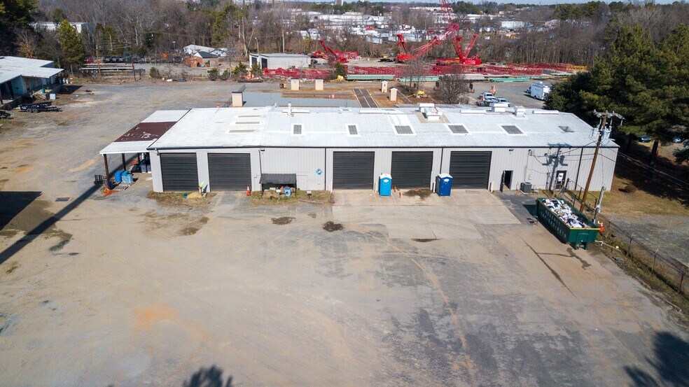 8101-8103 Statesville Rd, Charlotte, NC à louer - Photo de l’immeuble – Image 3 sur 10