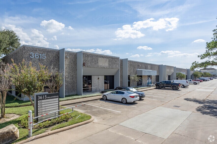 3605 Willowbend Blvd, Houston, TX à louer - Photo de l’immeuble – Image 3 sur 24