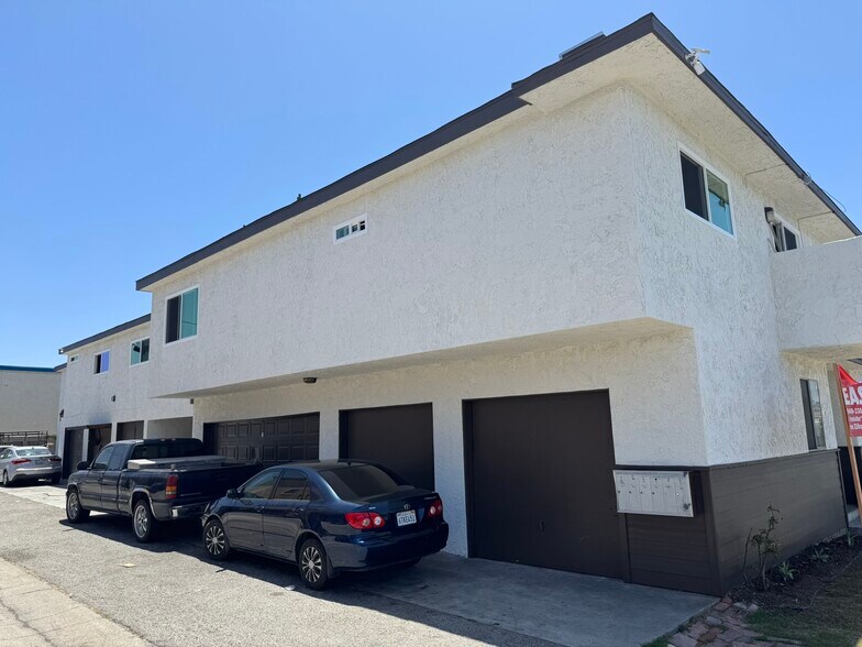 17422 Keelson Ln, Huntington Beach, CA à vendre - Photo de l’immeuble – Image 3 sur 9