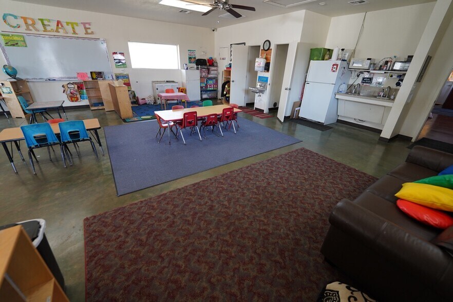 1107 Roberts Cut Off Rd, River Oaks, TX à vendre - Photo de l’immeuble – Image 2 sur 12