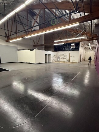 Plus de détails pour 10319 SE 82nd Ave, Portland, OR - Industriel/Logistique à louer