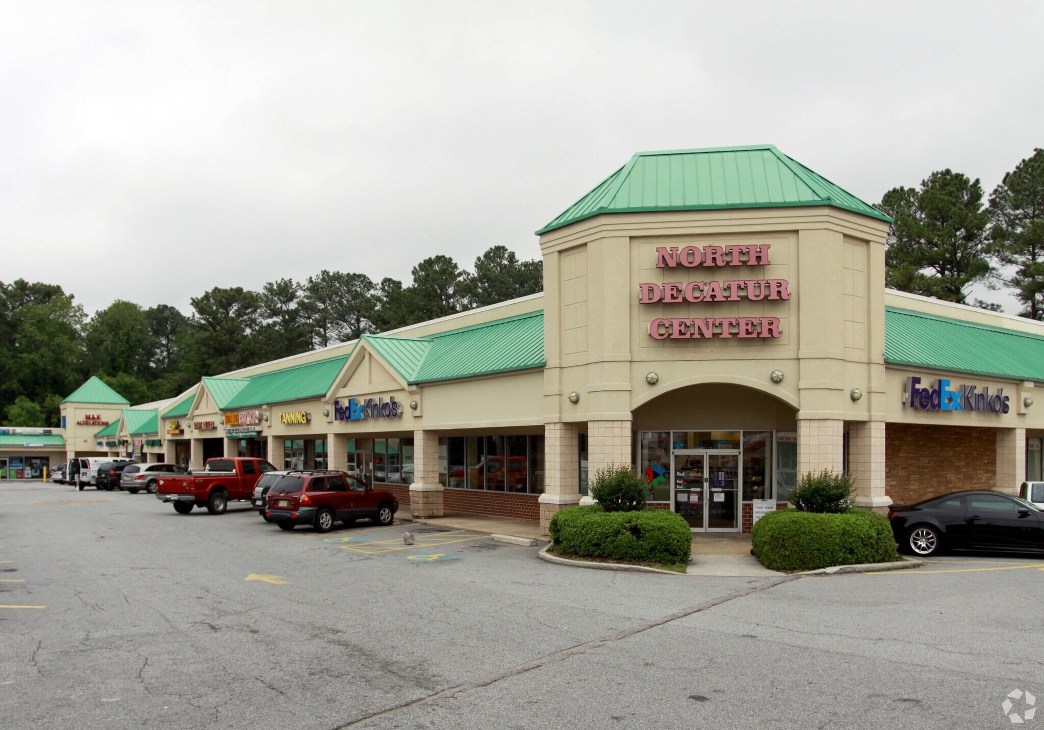 2050-2098 N Decatur Rd, Decatur, GA à louer Photo principale– Image 1 sur 4