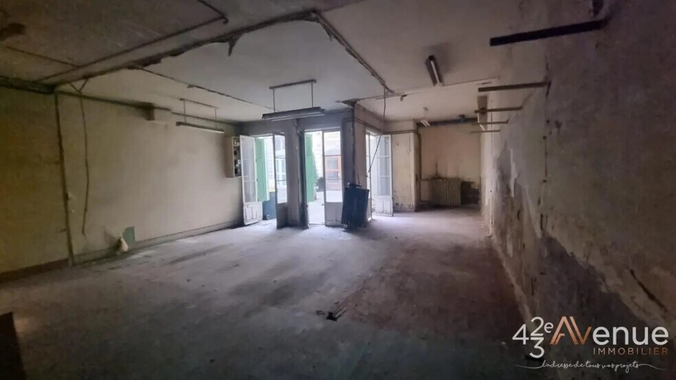 Bureau dans Saint-Étienne à vendre - Photo de l’immeuble – Image 2 sur 5
