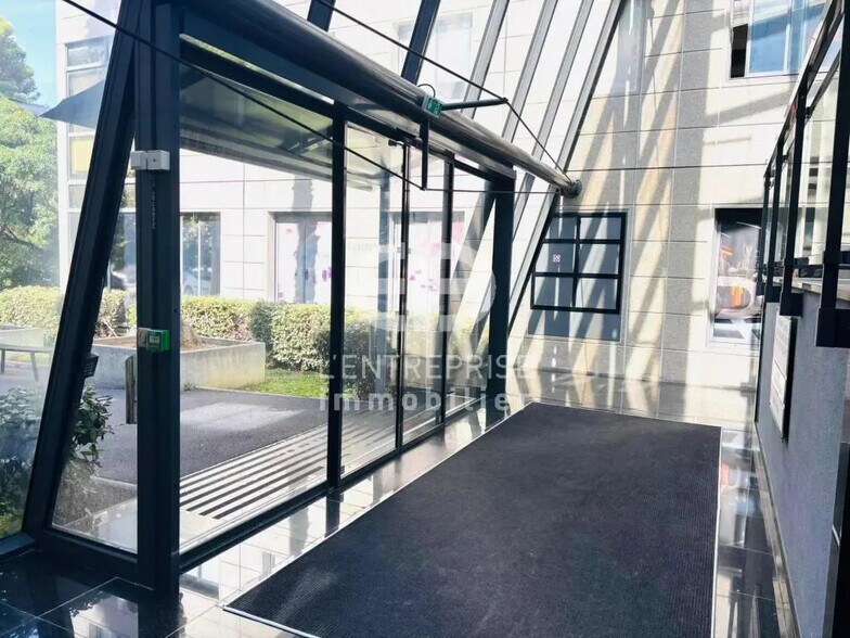 Bureau dans Villeneuve-Loubet à louer - Photo de l’immeuble – Image 1 sur 10
