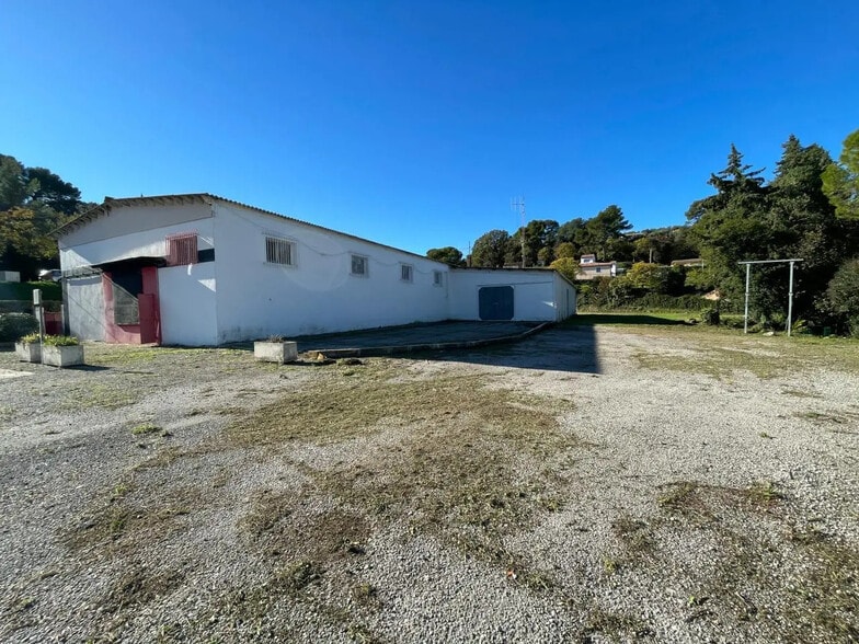 Local d'activités dans Draguignan à vendre - Photo de l’immeuble – Image 1 sur 22