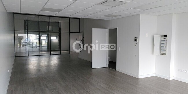 Plus de détails pour Bureau à vendre