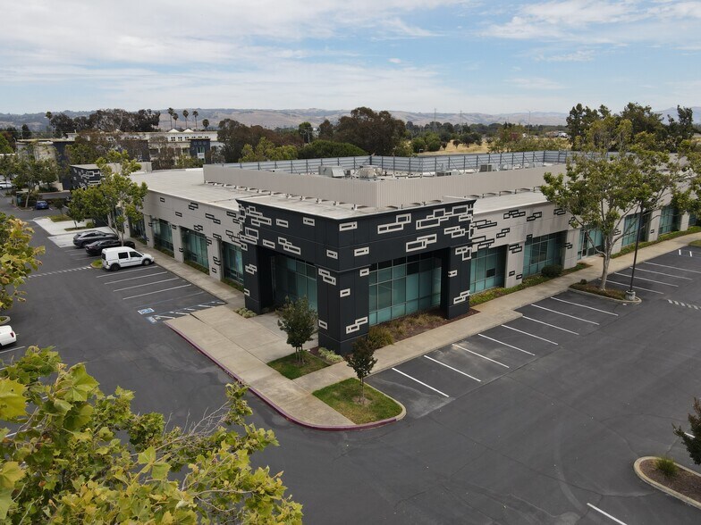 25821 Industrial Blvd, Hayward, CA à louer - Photo de l’immeuble – Image 2 sur 6