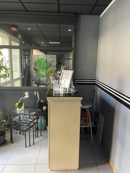 Local commercial dans Aix-en-Provence à louer - Photo de l’immeuble – Image 2 sur 7