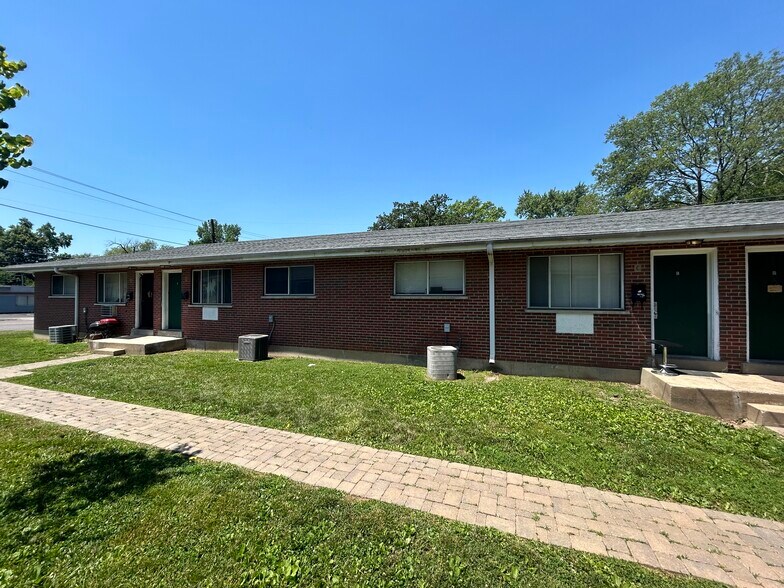 1209 Chambers Rd, Ferguson, MO à vendre - Photo de l’immeuble – Image 3 sur 16