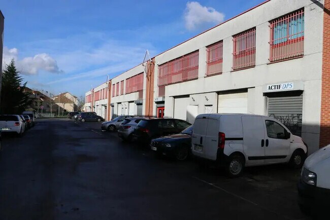 Plus de détails pour 22 Bis Rue Des Malines, Lisses - Local d'activités, Industriel/Logistique à louer