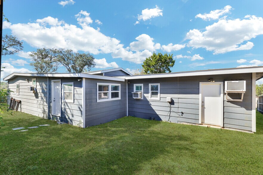 1016 E Borgfeld Dr, San Antonio, TX à vendre - Photo principale – Image 1 sur 39