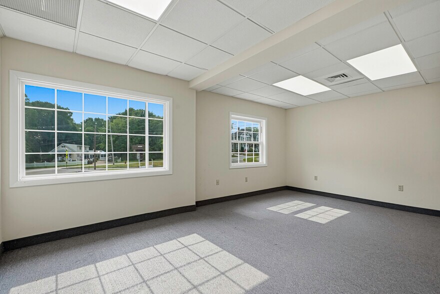 37 Pierce St, Northborough, MA à vendre - Photo de l’immeuble – Image 3 sur 42