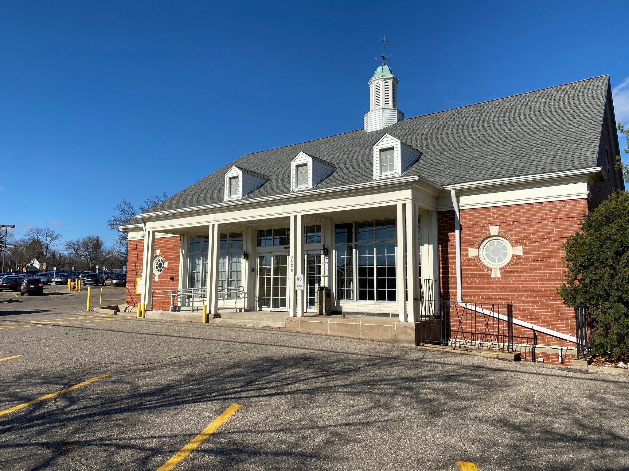 3580 W Maple Rd, Bloomfield Hills, MI à louer Photo principale– Image 1 sur 4