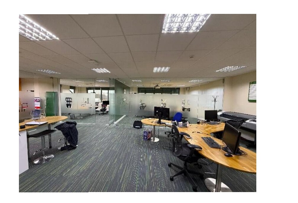 Unit 3 Bell Lane Office Village, Little Chalfont, Amersham, BKM HP6 6FA - Lot 3 -  - Photo intérieure - Image 2 of 2