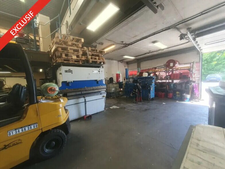 Local d'activités dans Savigny-le-Temple à vendre - Photo de l’immeuble – Image 2 sur 9