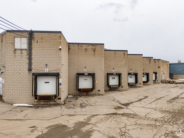 504 Kenora Ave, Hamilton, ON à louer - Photo de l’immeuble – Image 2 sur 3