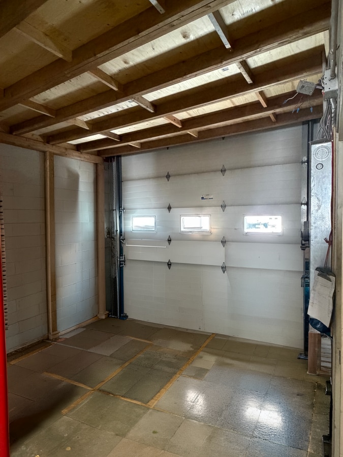 915-935 48 Ave SE, Calgary, AB T2G 2A7 - Lot 933A - - Photo intérieure - Image 2 of 9
