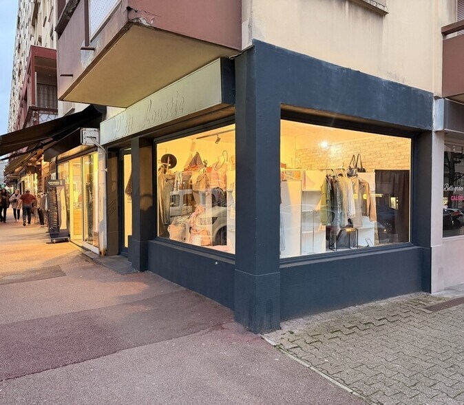 Local commercial dans Aix-les-Bains à louer - Photo de l’immeuble – Image 2 sur 2